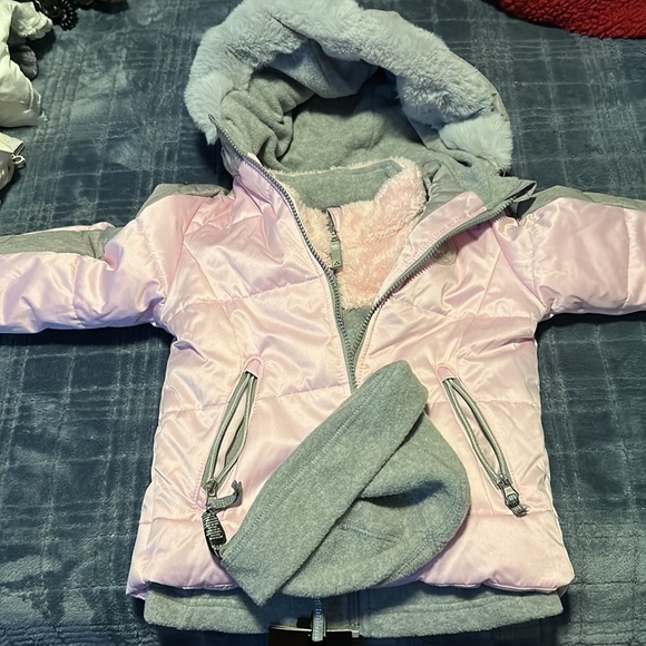 Kids jacket 5t rose pink, Gerry outdoors brand includes jacket, sweater and hat. - Picture 4 of 6
